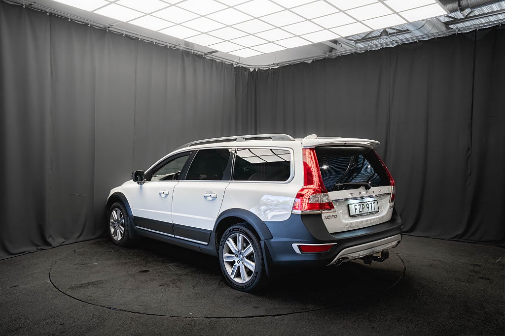 Volvo XC70 D4 AWD SUMMUM PANO H/K LÄDER DRAG D-VÄRM 2-ÄGARE 181hk