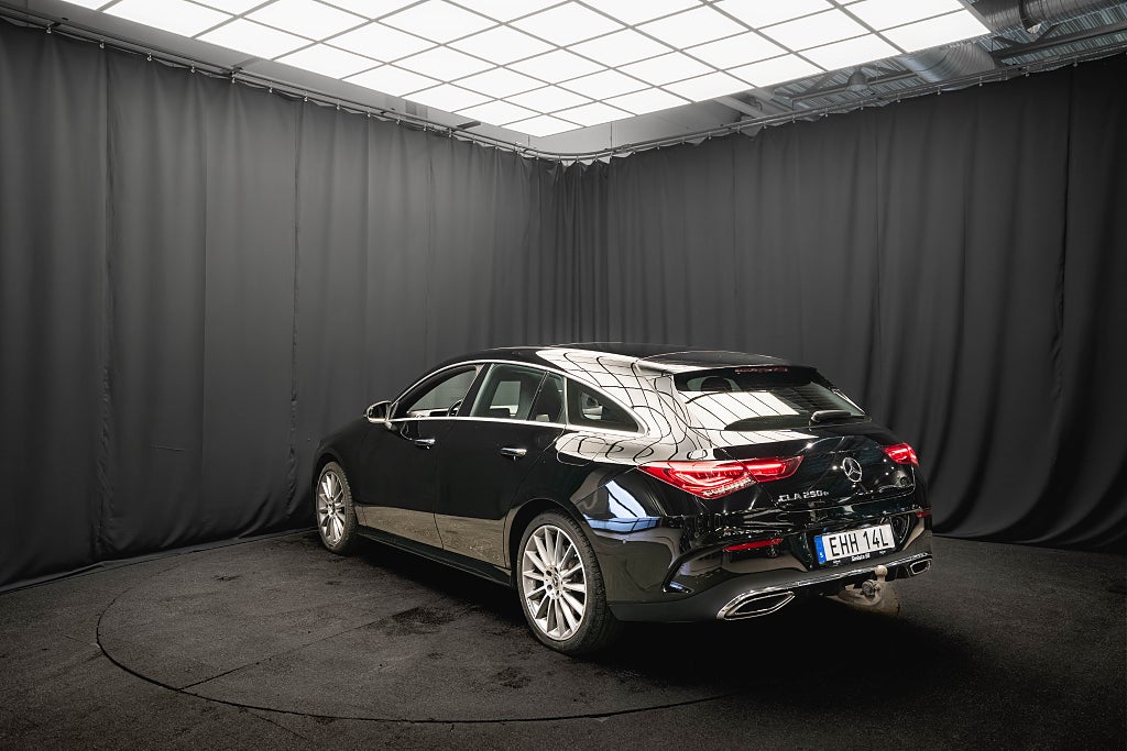 Mercedes-Benz CLA250 e AMG PANO DRAG KAMERA P-VÄRMARE WIDESCREEN 1-ÄGARE MOMS