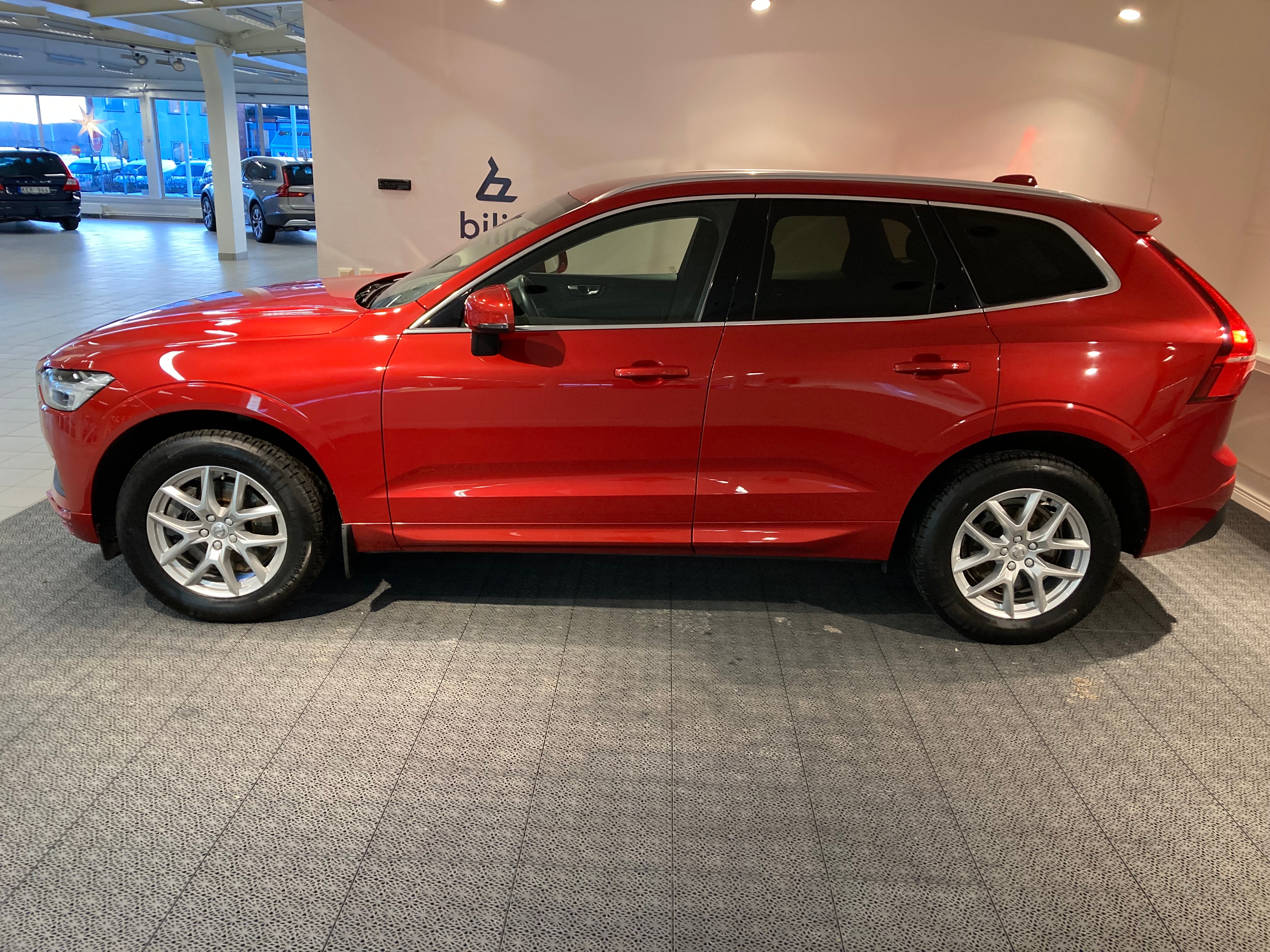 Volvo XC60 D4 Momentum Advanced Edition, bild 2/18
