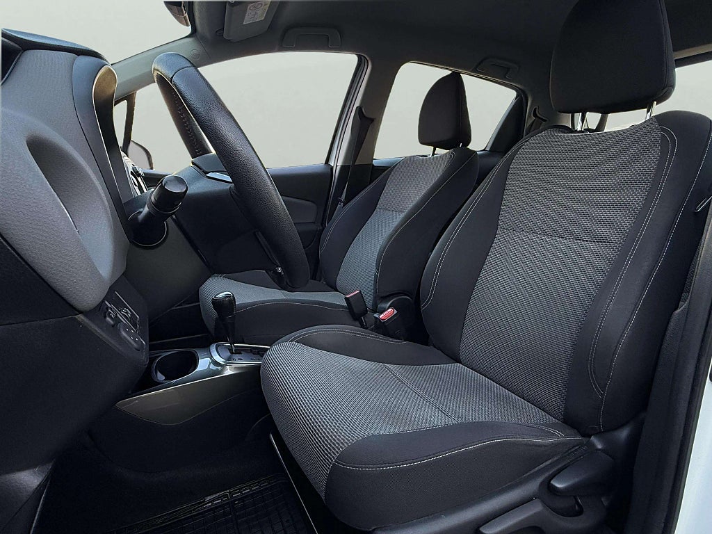 Toyota Yaris Hybrid e-CVT 101hk - miniatyr 11