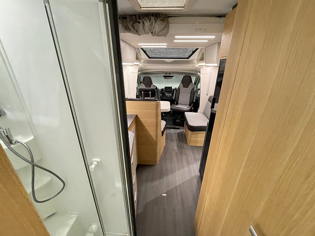 Adria Matrix Axess 670 SL /Taksäng/Automat/5 bältad/B-körkort - Adria