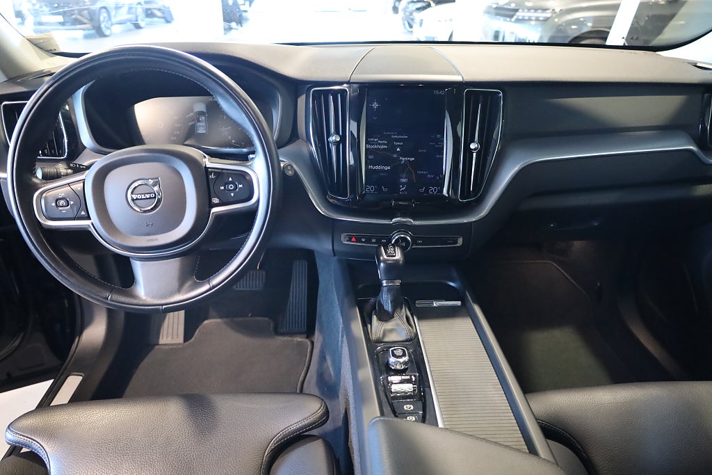 Volvo XC60 T5 AWD Geartronic Momentum Advanced Drag Pano Navi 2020