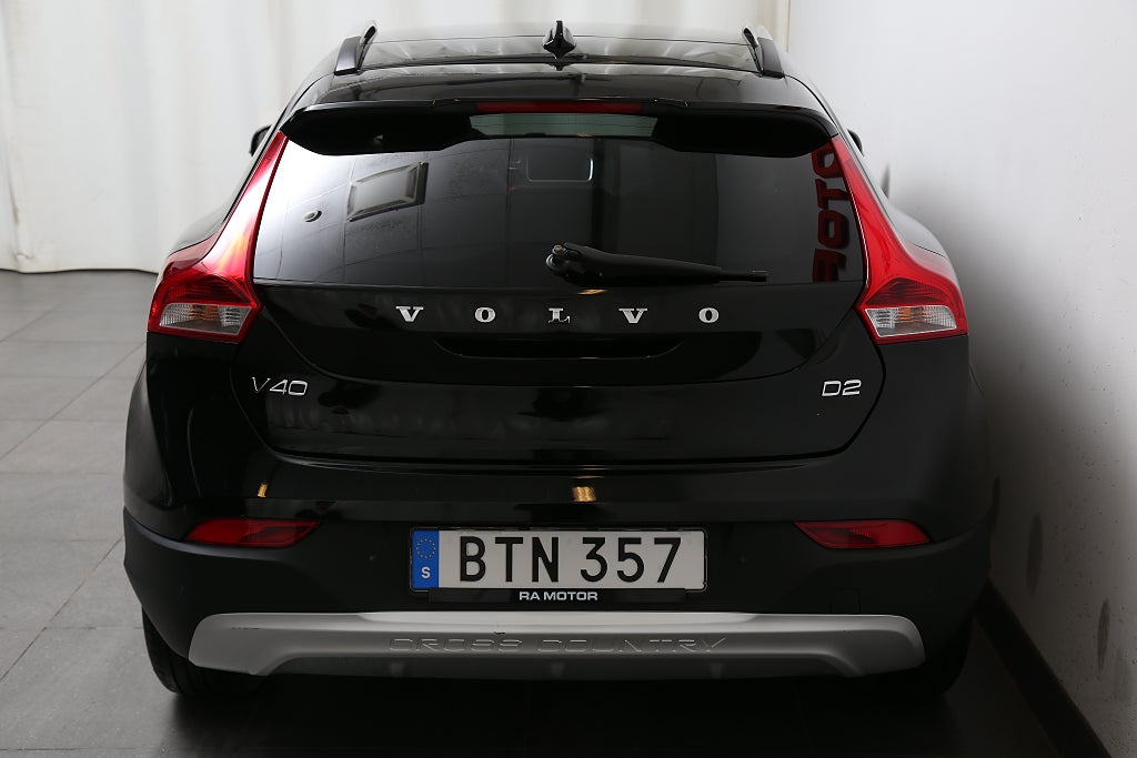 Volvo V40 Cross Country D2 120hk Momentum BE PRO Panorama Värmare/VOC 2016