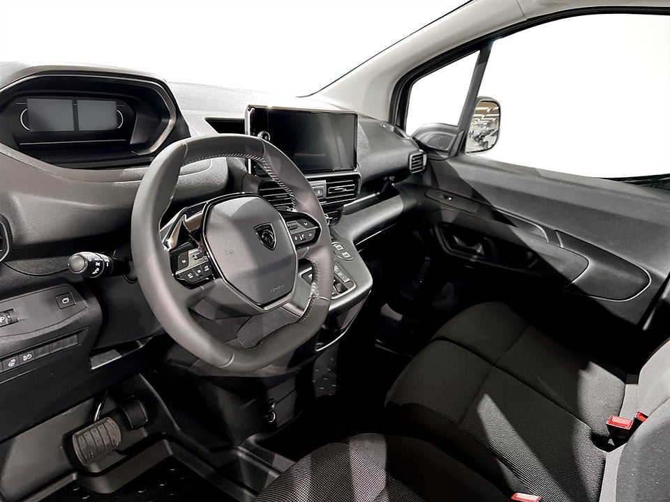 Bild på Peugeot Partner 130hk Aut L2 - EDITION! SERVICE & V-HJUL INGÅR!