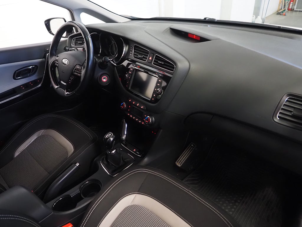 Kia Ceed _sw 1.6 CRDi 128hk Pano Kamera Navi Drag El-Stol M-Värm 2015