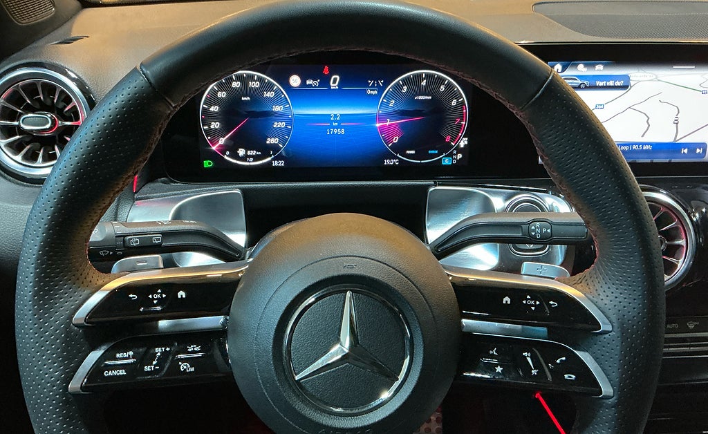 Mercedes-Benz GLB 200 AMG Line Premium 7 sits Värmare Glastak Drag - bild 13