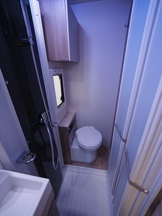 Husbil-halvintegrerad Chausson Flash 515 9 av 15