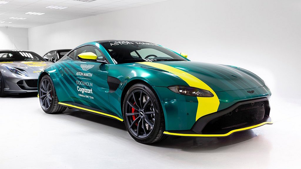 Aston Martin Vantage har en V8-motor som genererar 510 hästkrafter och 685 Nm. 