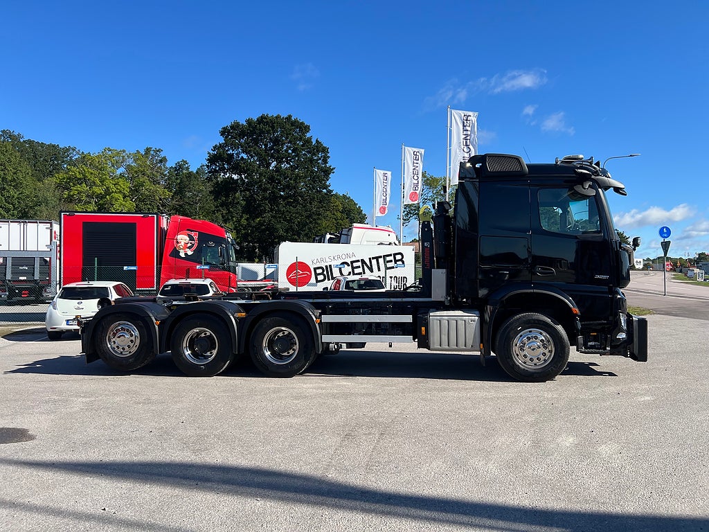 Mercedes-Benz Arocs 3251 Tridem Lastväxlare, Fullt Plogutrustad
