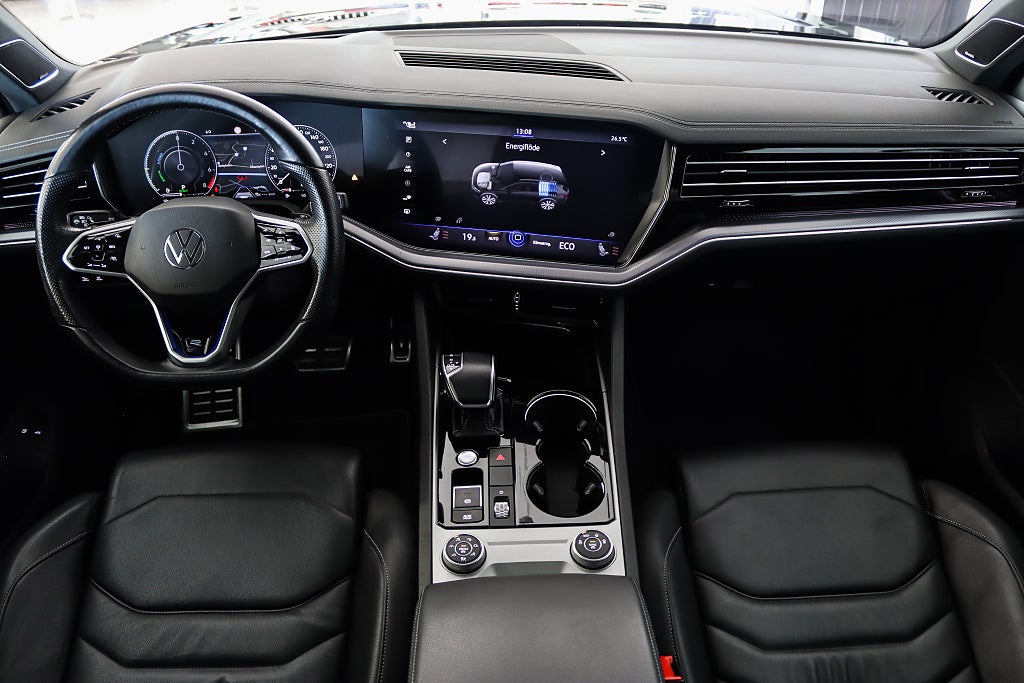 Volkswagen Touareg R eHybrid MOMS Innovation Luftfjädring Dynaudio HuD