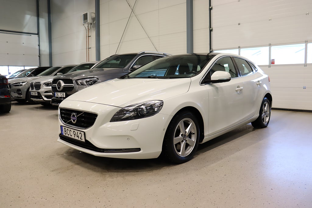 Volvo V40 D2 Powershift Navi Pano Keyless Kamrembytt 115hk