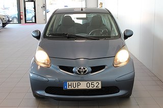 Halvkombi Toyota Aygo 2 av 13