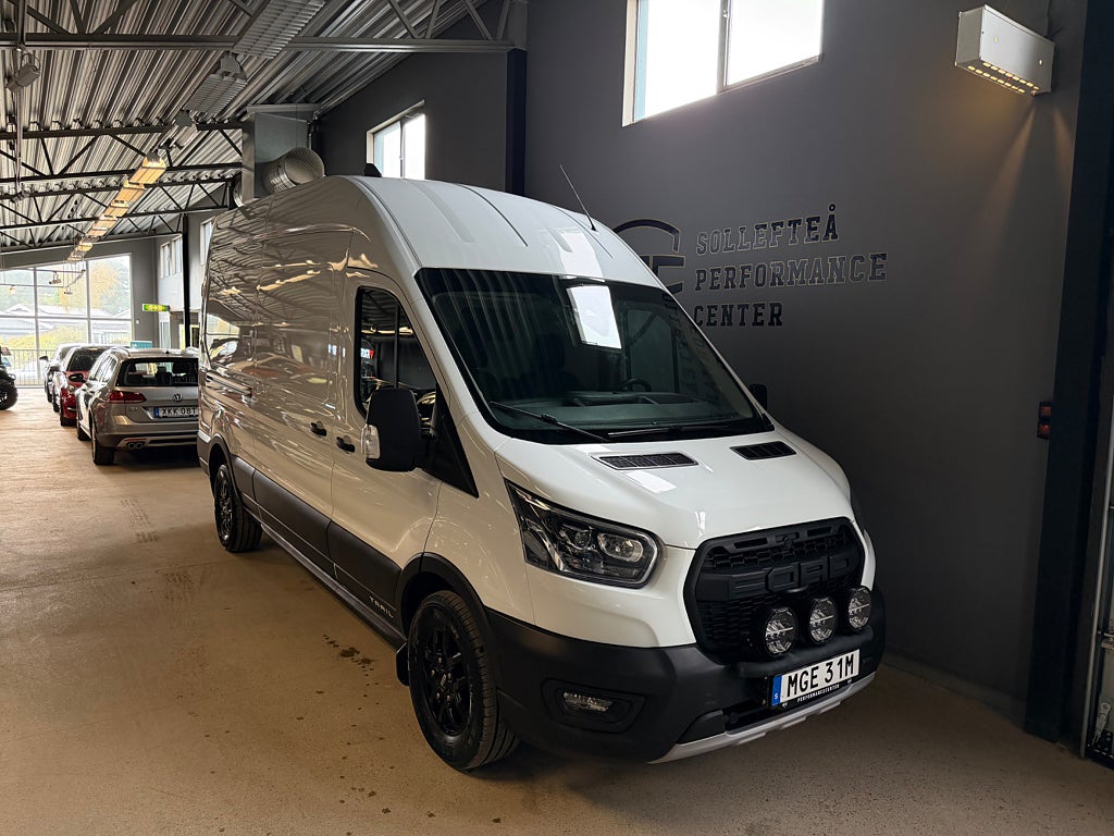 Ford transit 350 2.0 AWD 170hk Euro 6 / Moms / Skinn / D-värm
