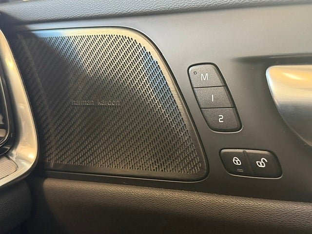 Volvo V60 Cross Country B4 AWD / Inscription / Panorama