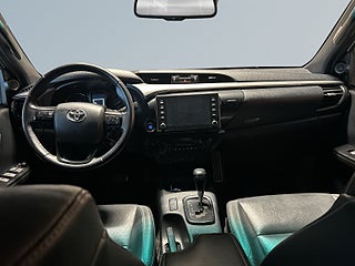 Toyota Hilux Dubbelhytt 2.8 4WD Invincible MOMS/MoK/Skinn/Kamera/SoV – bild 8
