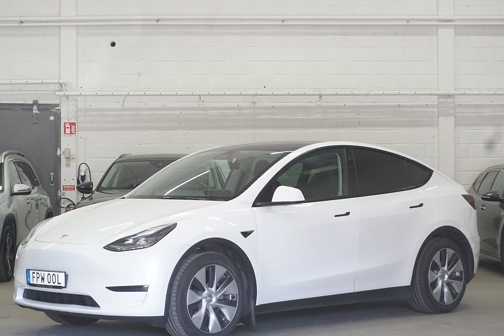 Tesla Model Y Standard Range RWD