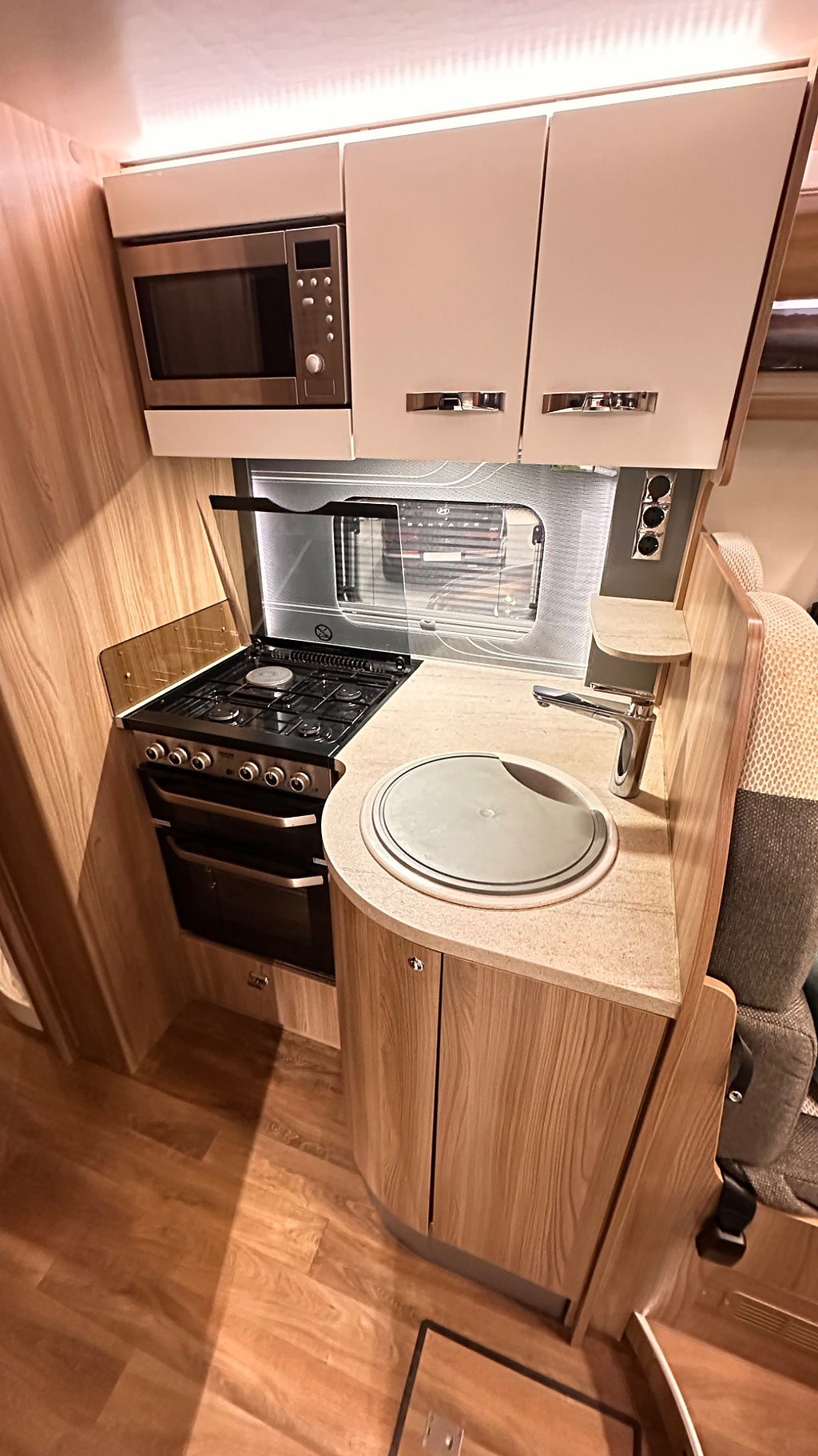 Swift 794 QB Toscane 150HK, Dubbelsäng, 1 ägare thumbnail