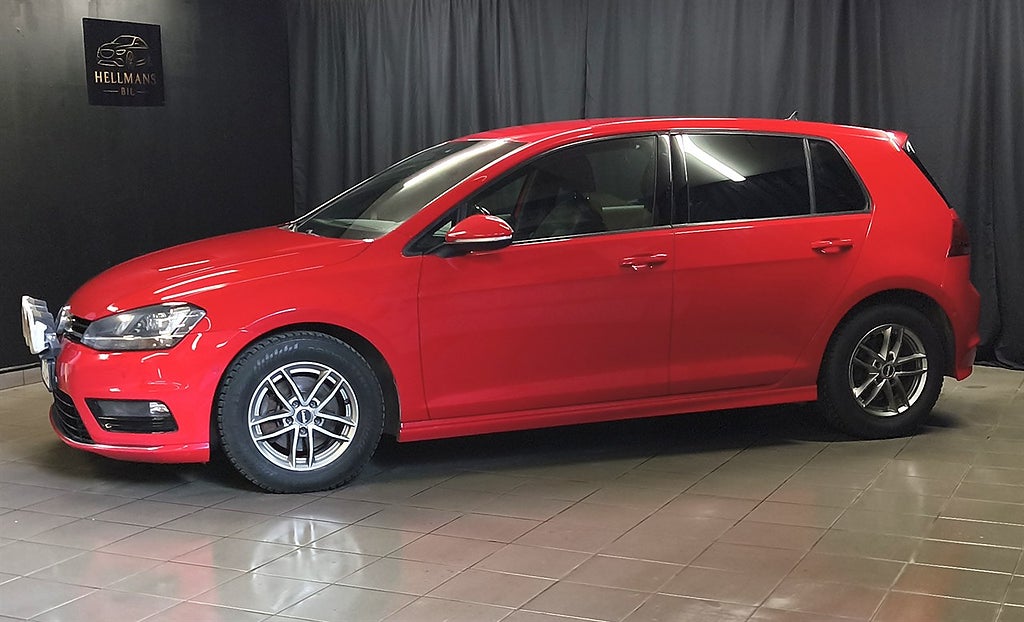 Volkswagen Golf 2.0 TDI/R-Line/Carplay/D-Värm M-Värm /B-Kamera/ Drag