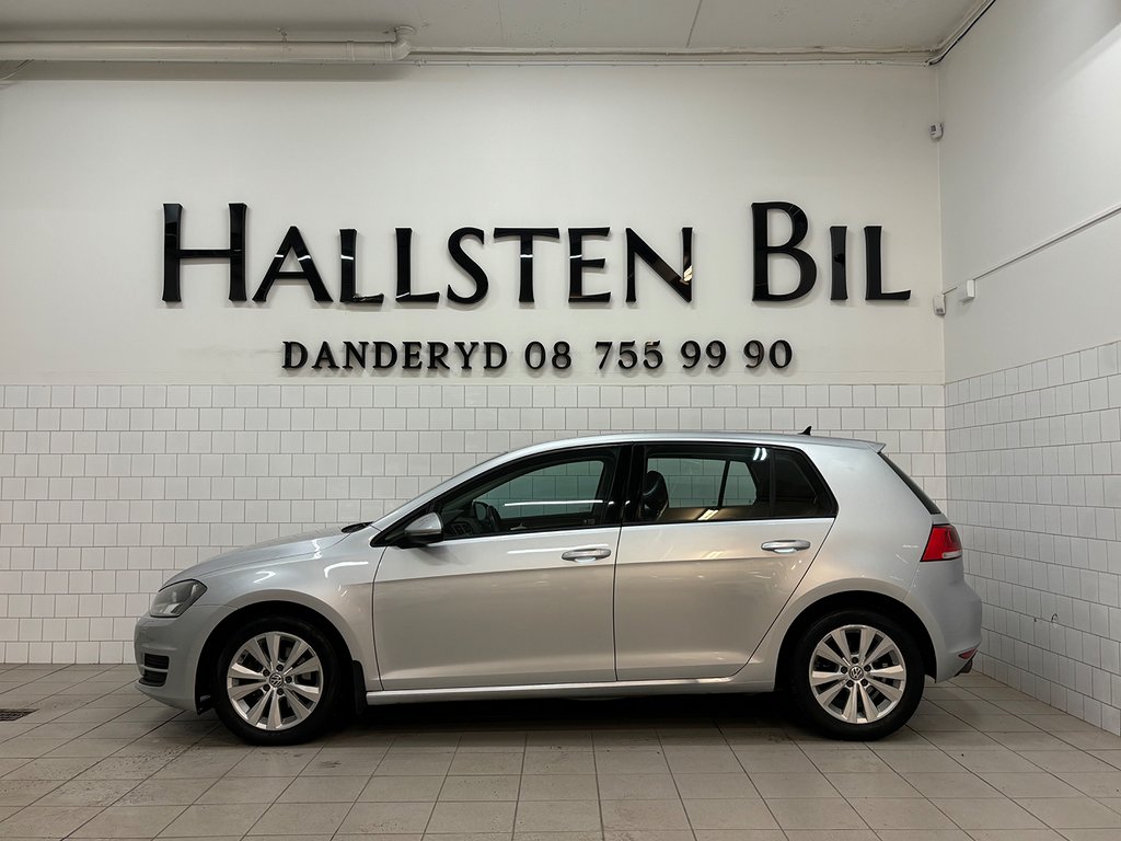 Volkswagen Golf 1.6 TDI Automat Drag Värmare Backkamera Svensksåld