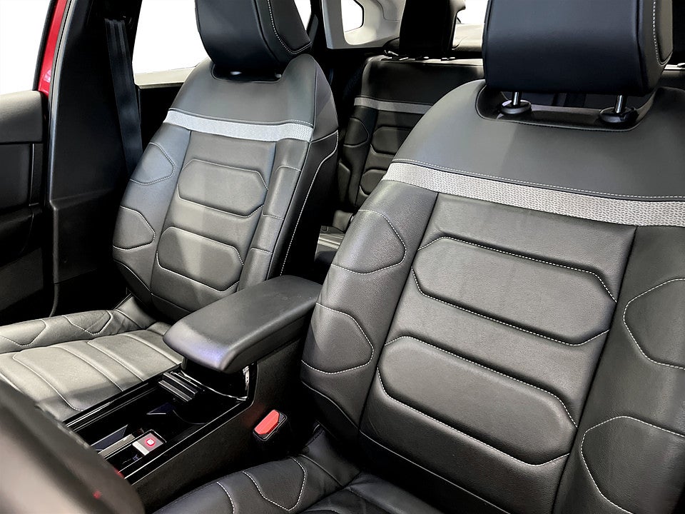 Bild på Citroën e-C4X Shine Exclusive 50 kWh Aut B-KAMERA PANO ELSTOL 136hk