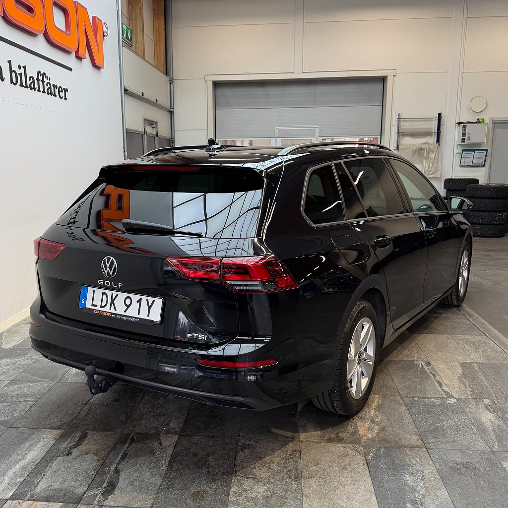 Volkswagen Golf Sportscombi 1.5 eTSI Base Carplay Cockpit Värmare Drag