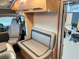 Husbil-halvintegrerad Knaus Sky TI 650 MF 16 av 28