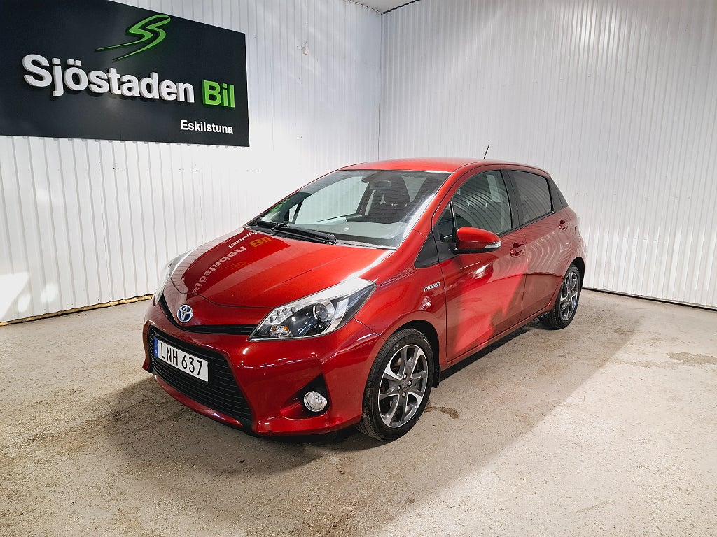 Toyota Yaris Hybrid e-CVT Kamera M-Värmare Bluetooth