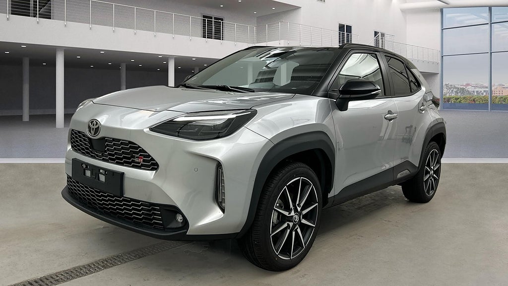 Toyota Yaris Cross 1.5 HYBRID GR SPORT HUD / JBL / MOMS / VAT