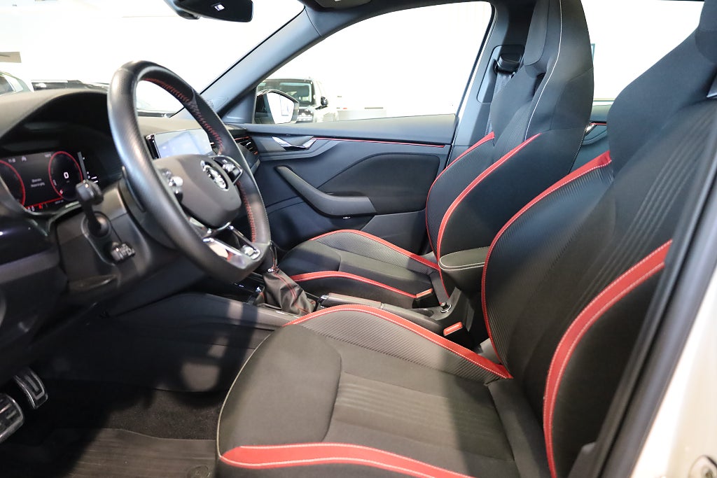 Skoda Kamiq 1.0 TSI AUT Monte Carlo Drag CarPlay Panorama Kamera