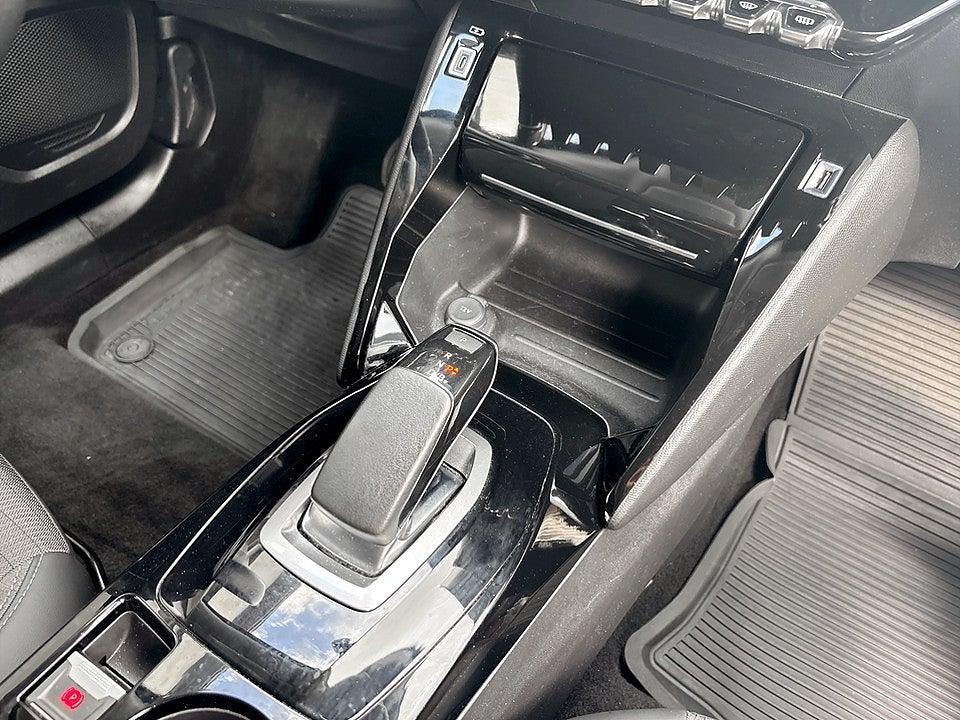 Bild på Peugeot E-2008 Allure 50kWh 136hk Aut B-KAMERA CARPLAY