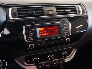 Halvkombi Kia Rio 15 av 18
