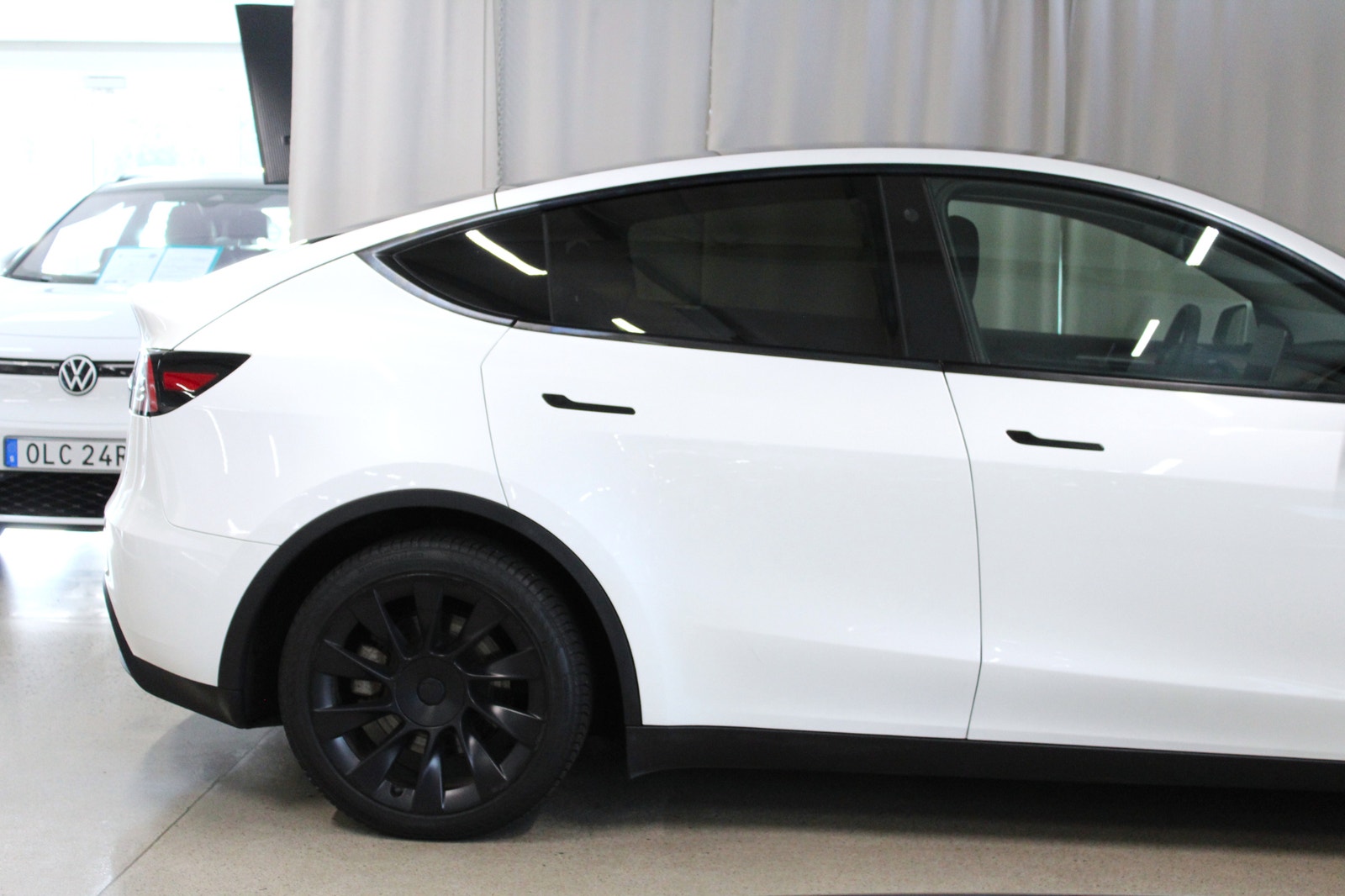 Tesla Model Y Standard Range RWD, Drag, 20'' Uberturbine, Nybilsgaran 2023 - miniatyr 6