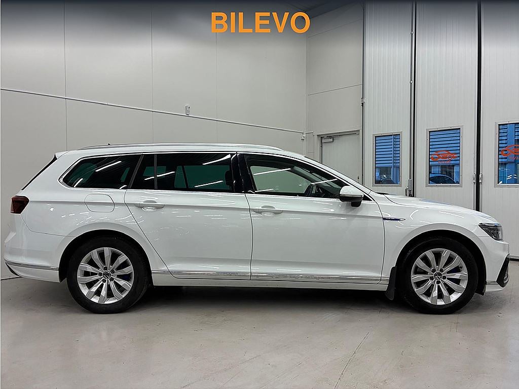 Volkswagen Passat GTE Plug-in 218hk Active info Cockpit Skinn Backkamera