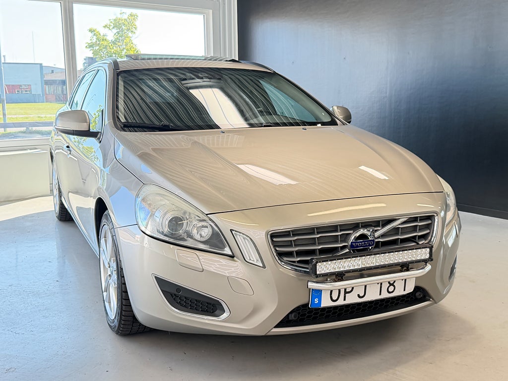 Volvo V60 D2 115hk DRIVe Momentum | AC | Eltaklucka | Drag