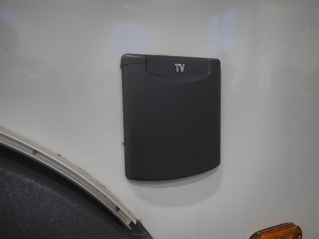 Knaus Südwind 650 PEB 60 Year  ALDE I Framkök I Långbädd