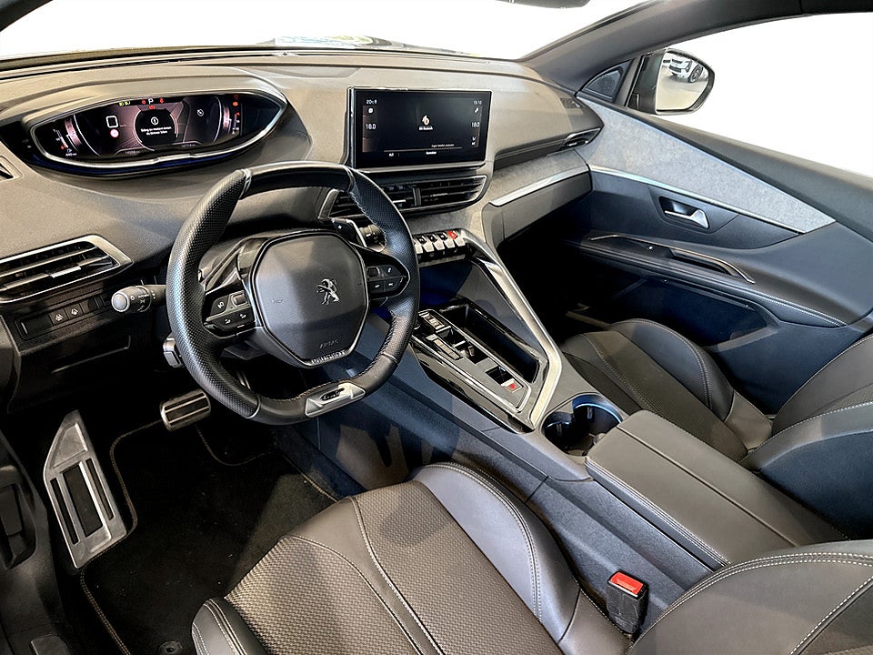 Bild på Peugeot 5008 GT 1.2 PT 130hk Aut 7-SITS B-KAMERA CARPLAY