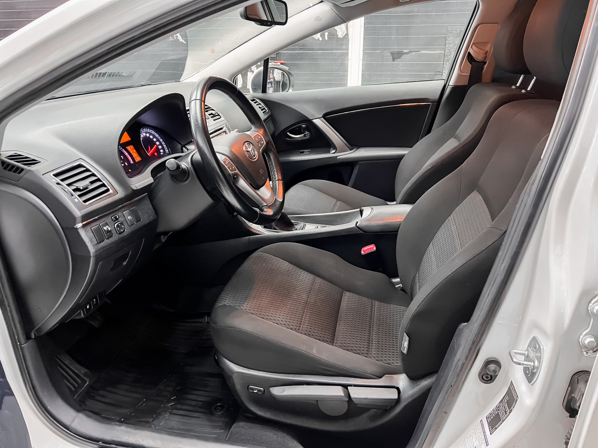 Toyota Avensis Kombi 1.8 Business 2013, bild 6/46