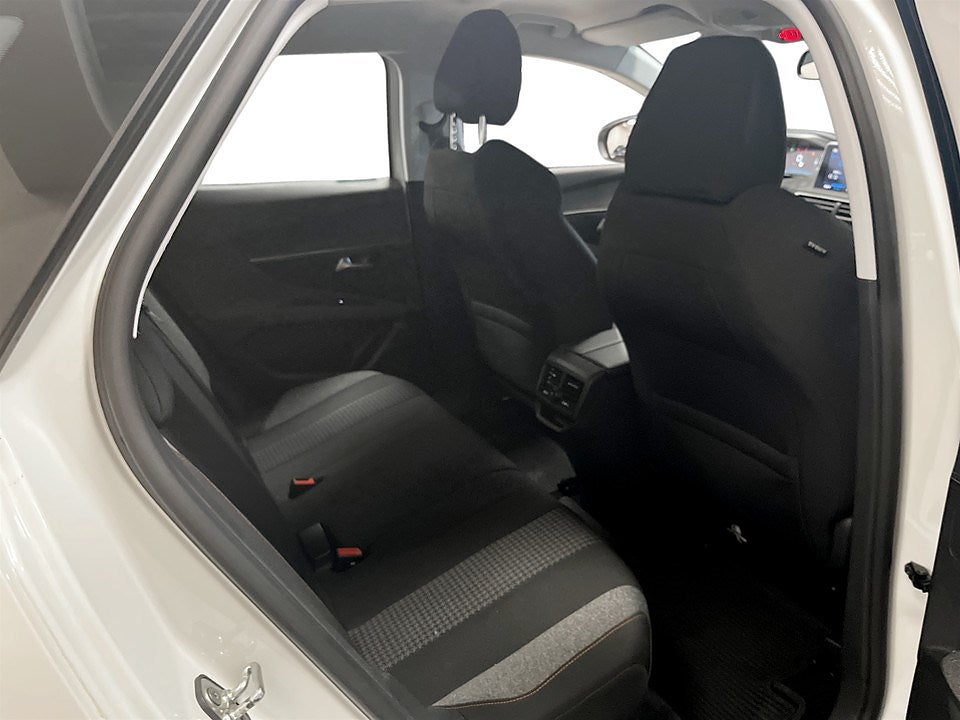 Bild på Peugeot 3008 Active 1.2 PT 130hk - FARTHÅLLARE