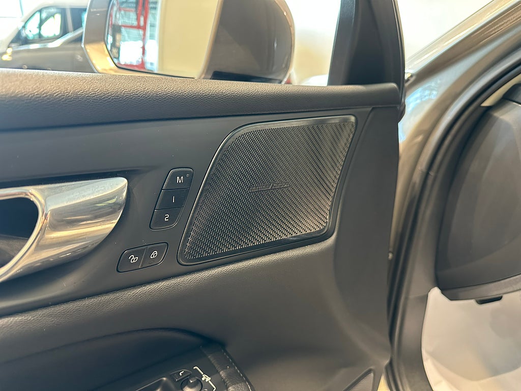 Volvo V60 Cross Country 2021 - miniatyr 10