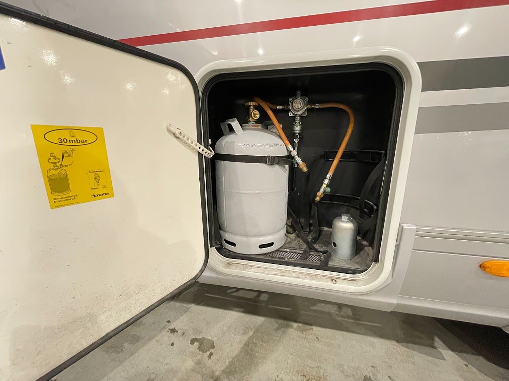 Adria Sonic Supreme 810 SC/Hyd-stöd/AC bodel/Solcell/Drag/Automat180hk - Adria