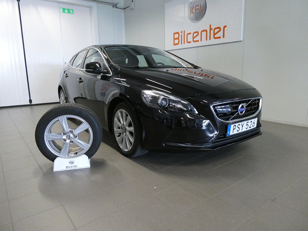 Volvo V40 D3 Momentum Drag-BLIS-Värm-Adaptiv-Navi*KAMREMSBYTT*SoV