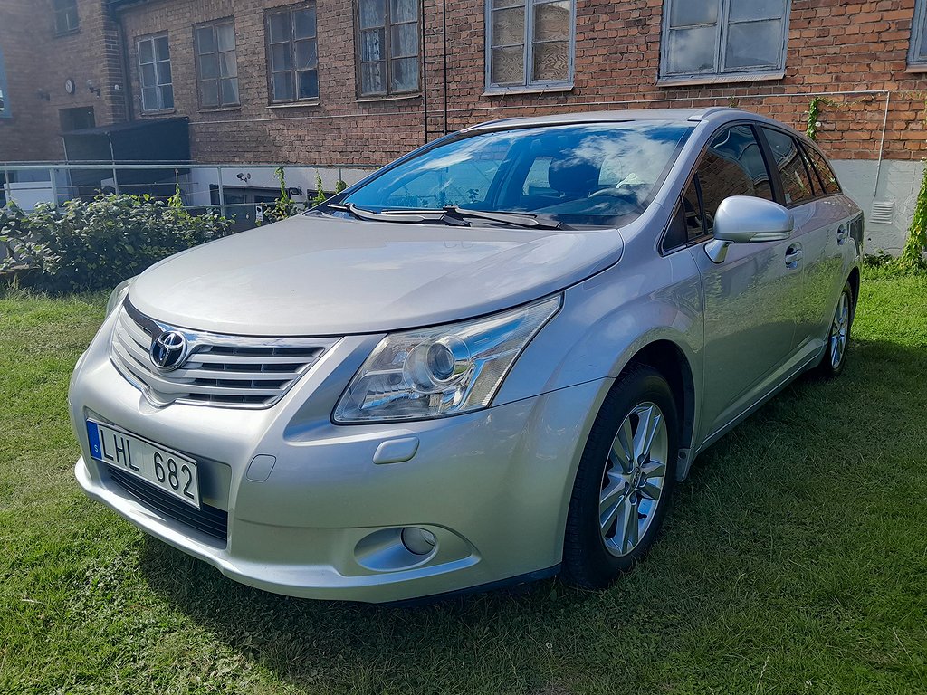 Toyota Avensis Kombi 2.0 Business Euro 4 Dragkrok 