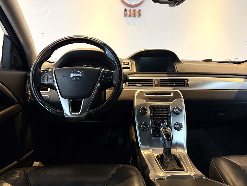 Volvo V70 D2 Geartronic MOMENTUM DRAGKROK FULLSERVAD RATTVÄRME