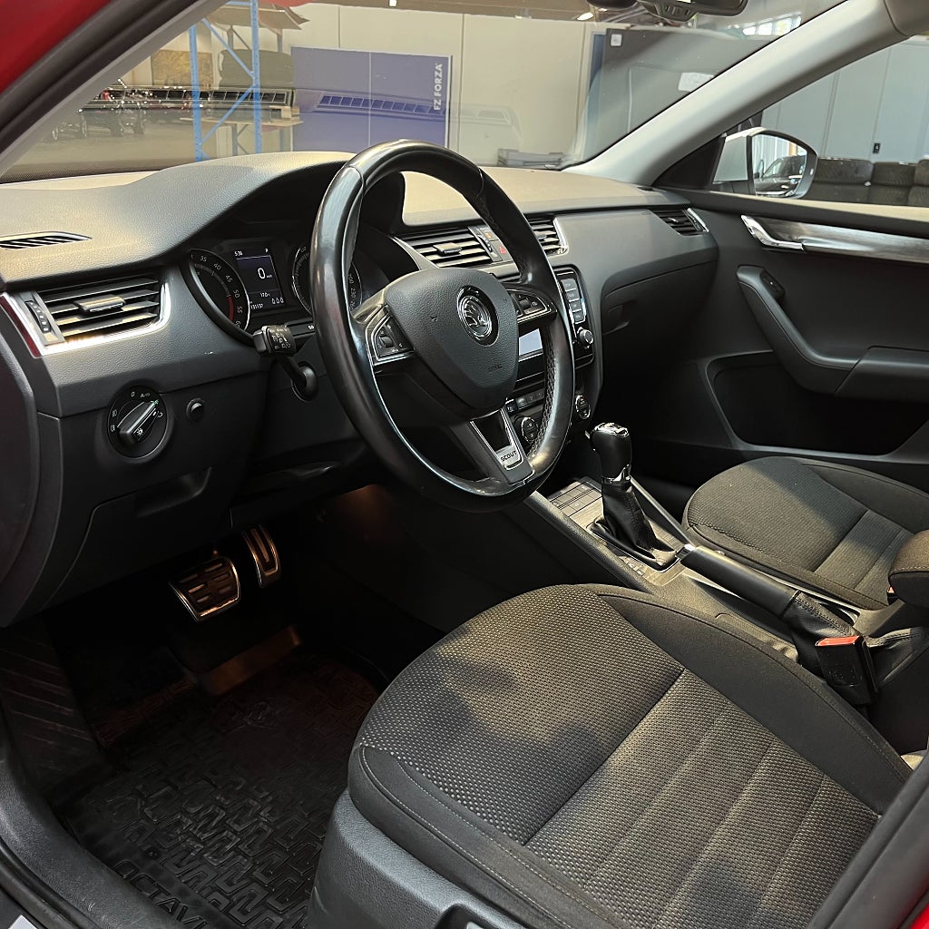 Skoda Octavia Scout 2.0 TDI 4x4 Aut Värmare Drag Carplay
