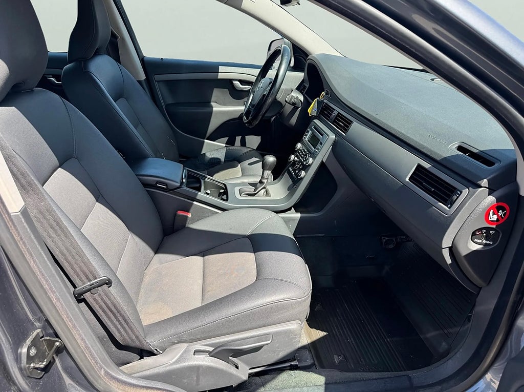 Volvo V70 2.0F Kinetic# Ny besiktad#Fullservad - miniatyr 12