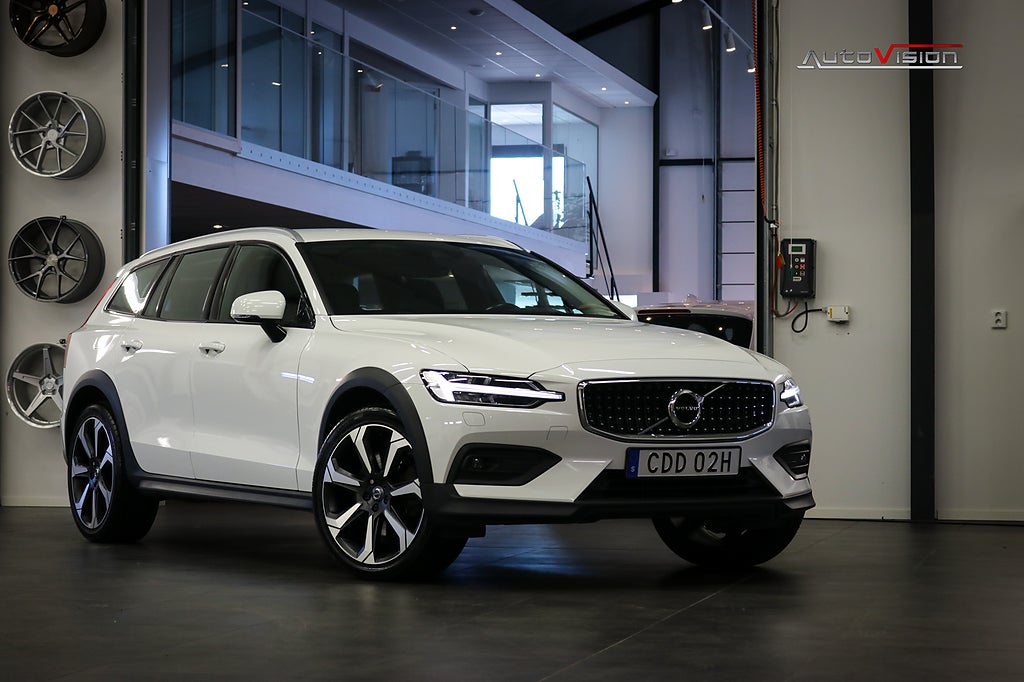 Volvo V60 Cross Country B4 AWD Geartronic, 197hk | NAVI | DRAG