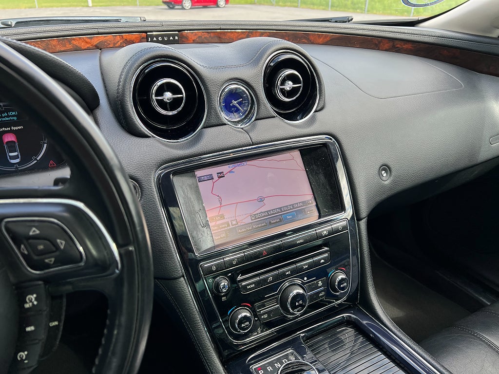 Jaguar XJ 2011 - miniatyr 8