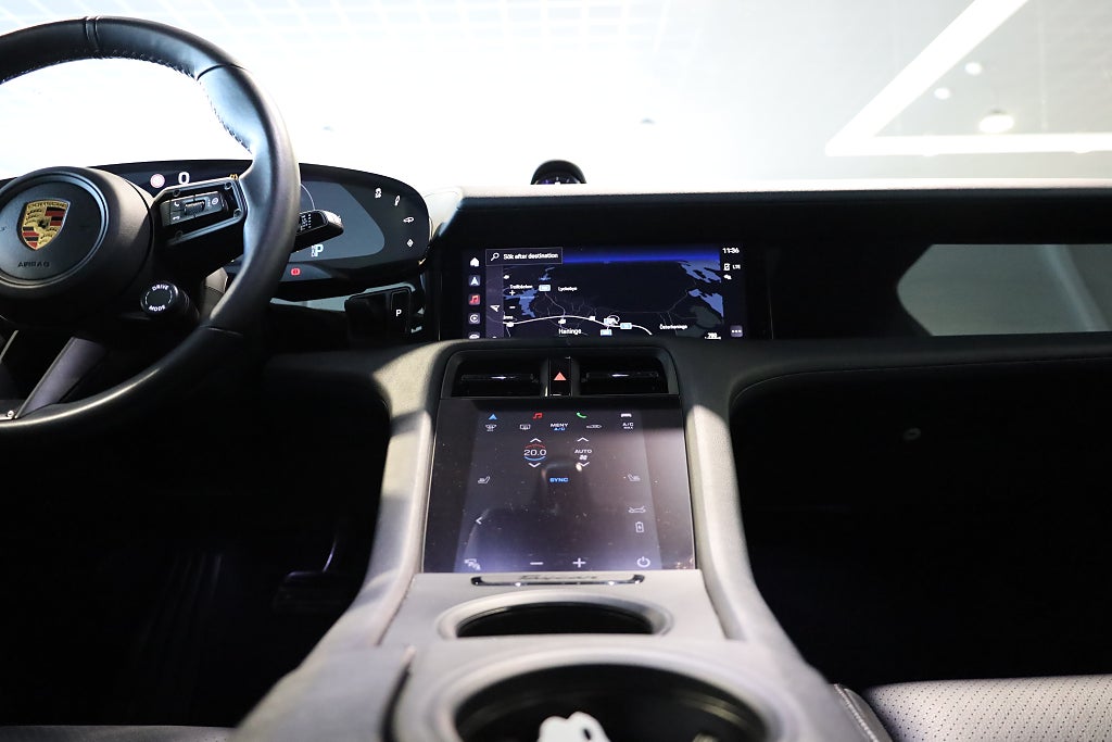 Porsche Taycan 4S DD+ 571HK Navi Pano Kamera Sport Chrono Matrix 2020