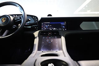 Sportkupé Porsche Taycan 17 av 31