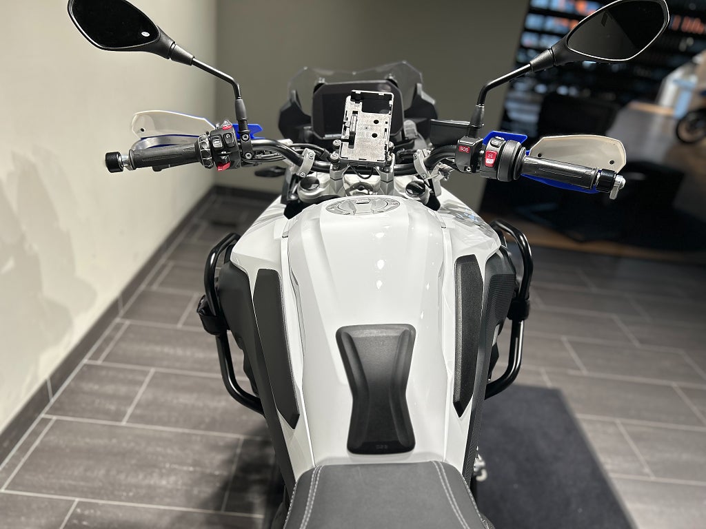 BMW F800GS / Serviceavtal / Toppbox / Chassi-sänkt / Barkbusters